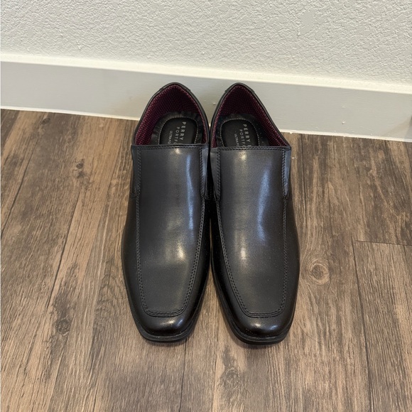 Perry Ellis Black Leather Slip-On Loafers - Picture 2 of 3
